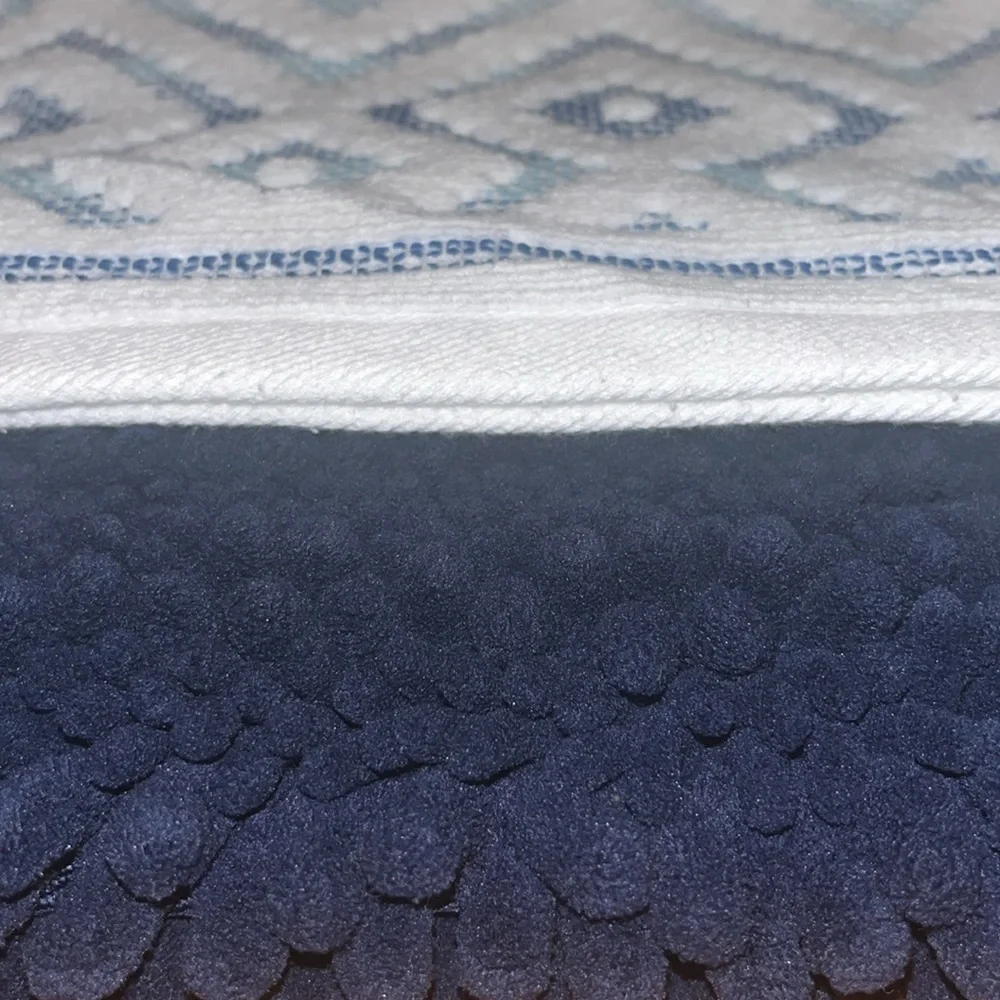 ⭐️🌴 Beau Monde Geometric Patterned Blue & White Towels w/Matching Bath Rug